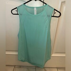 lululemon Sculpt tank vent back. Gently worn. Excellent condition. Size 6